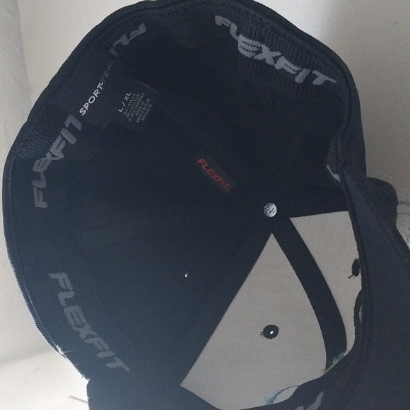 Six Flags Hat Fitted - Picture 4 of 4